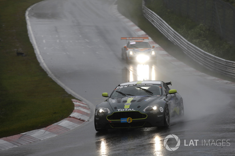 #40 AMR Performance Centre Aston Martin Vantage V8: Jamie Chadwick, Peter Cate, Jonathan Adam, Alex Lynn