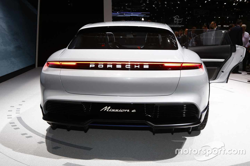 Porsche Mission E Cross Turismo