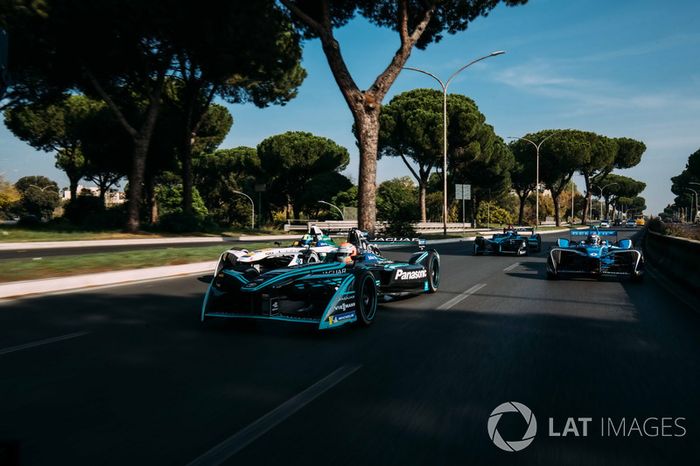 Nelson Piquet Jr., Jaguar Racing, Lucas di Grassi, Audi Sport ABT Schaeffler y Sébastien Buemi, Renault e.Dams leads Luca Filippi, NIO Formula E Team