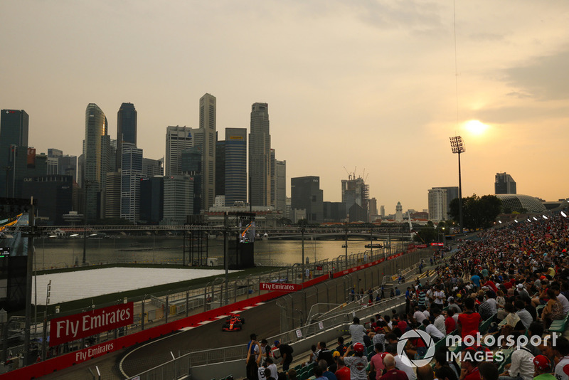 Fans y Sebastian Vettel, Ferrari SF71H