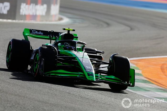 Zhou Guanyu, Stake F1 Team Kick Sauber C44