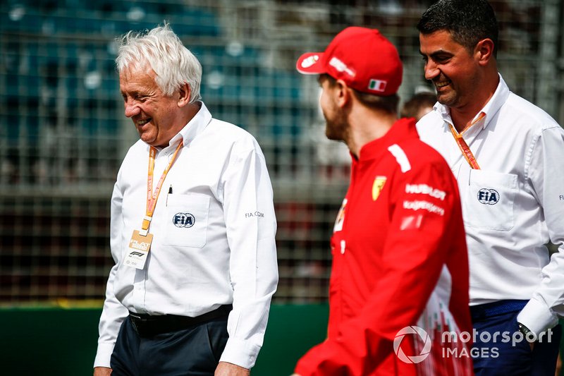 Charlie Whiting, directeur de course, FIA, avec Sebastian Vettel, Ferrari