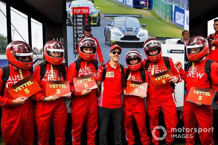 Sebastian Vettel, Ferrari, con fans