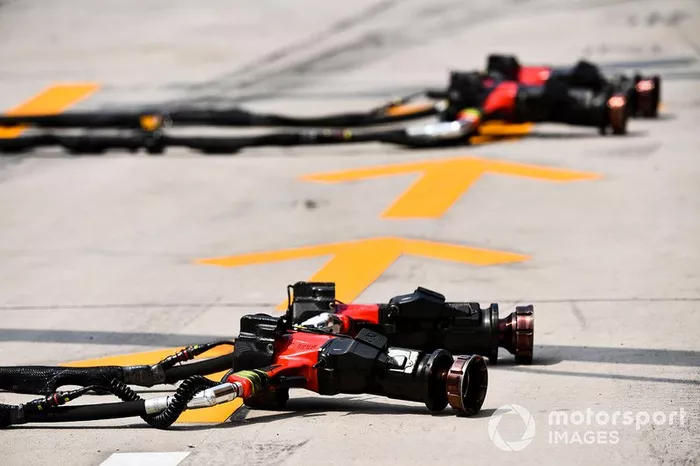 Wheel guns in the pit lane