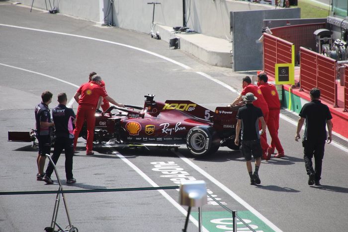 Ferrari SF1000 en el pitlane