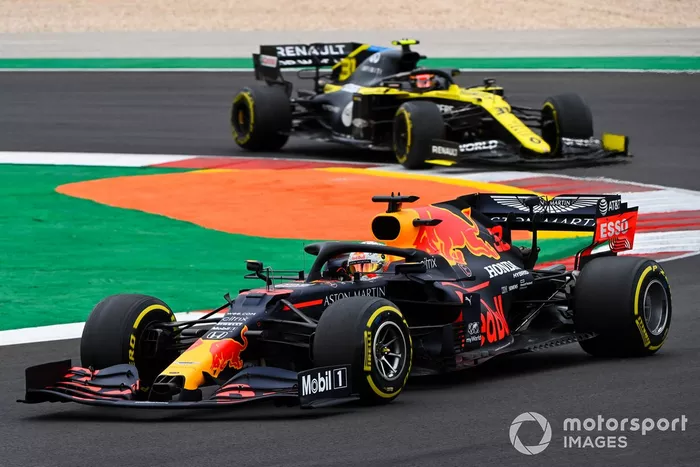 Max Verstappen, Red Bull Racing RB16, Esteban Ocon, Renault F1 Team R.S.20