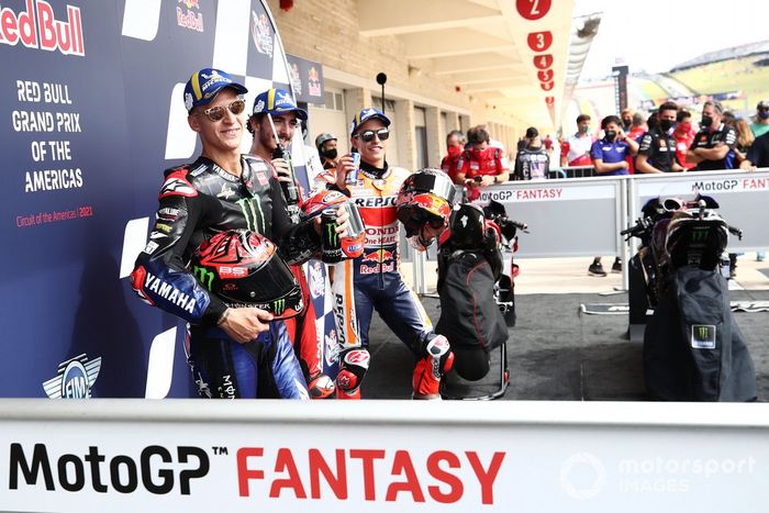 Top 3 clasificados: segundo Fabio Quartararo, Yamaha Factory Racing, pole position Francesco Bagnaia, Ducati Team, tercero Marc Márquez, Repsol Honda Team