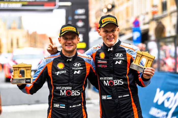 Ganadores Ott Tanak, Martin Jarveoja, Hyundai World Rally Team Hyundai i20 N Rally1