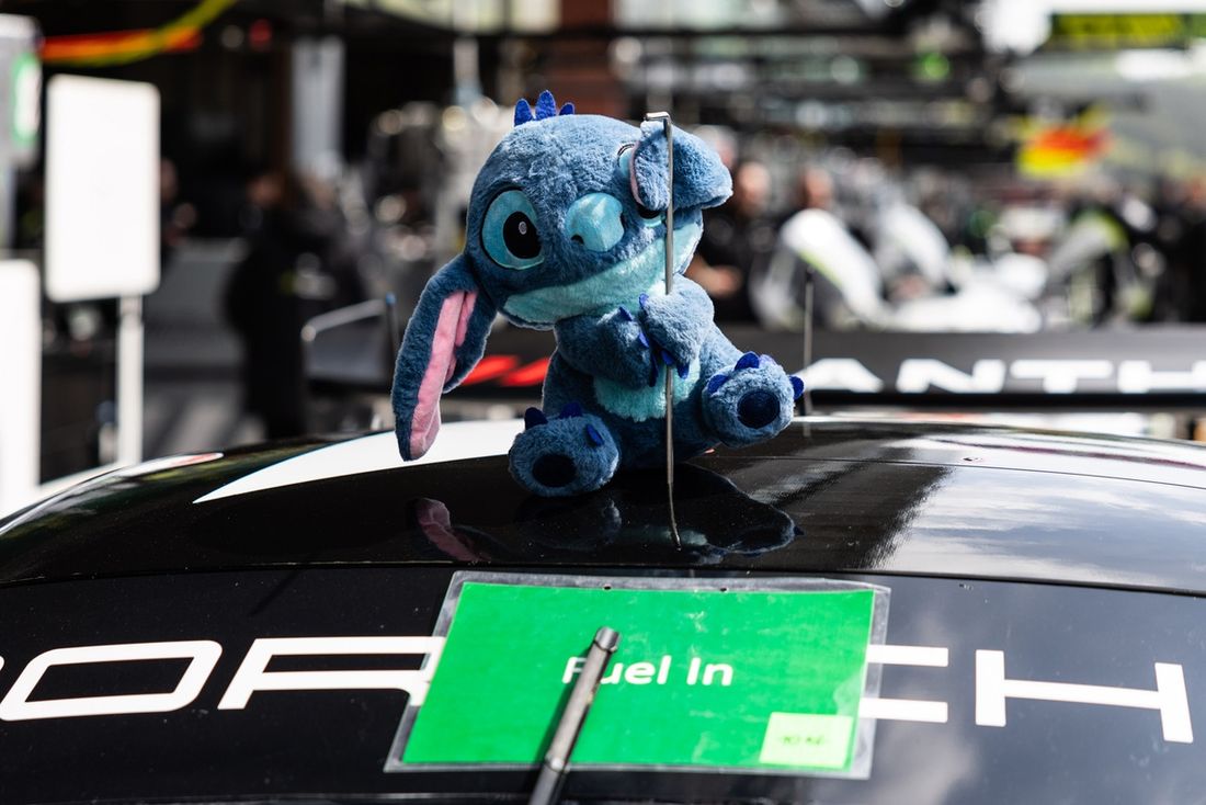 #92 Manthey 1st Phorm - Porsche 911 GT3 R Ryana Hardwicka, Riccardo Pera, Richarda Lietza