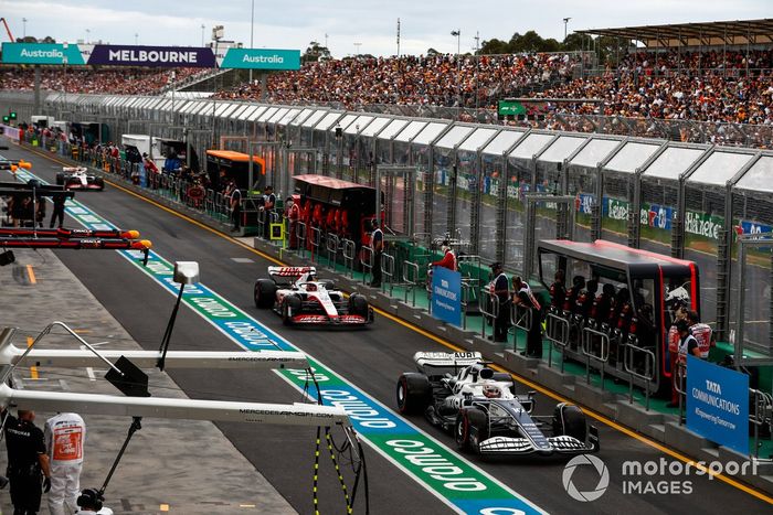 Pierre Gasly, AlphaTauri AT03, Kevin Magnussen, Haas VF-22, Mick Schumacher, Haas VF-22