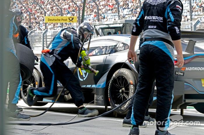 Pit stop, Ferdinand Habsburg, R-Motorsport, Aston Martin Vantage AMR