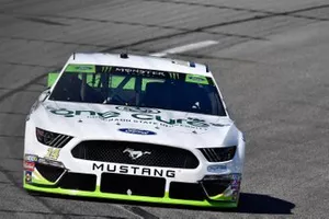 Clint Bowyer, Stewart-Haas Racing, Ford Mustang CSU / One Cure