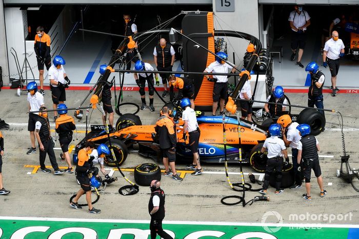 McLaren practica pitstops