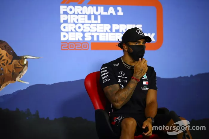 Lewis Hamilton, Mercedes-AMG Petronas F1 en la conferencia de prensa