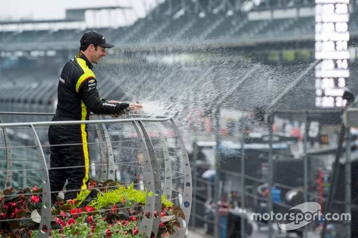 Ganador de la carrera Simon Pagenaud, Team Penske Chevrolet