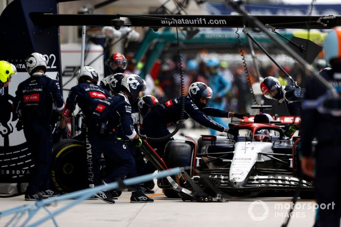 Nyck de Vries, AlphaTauri AT04, en boxes