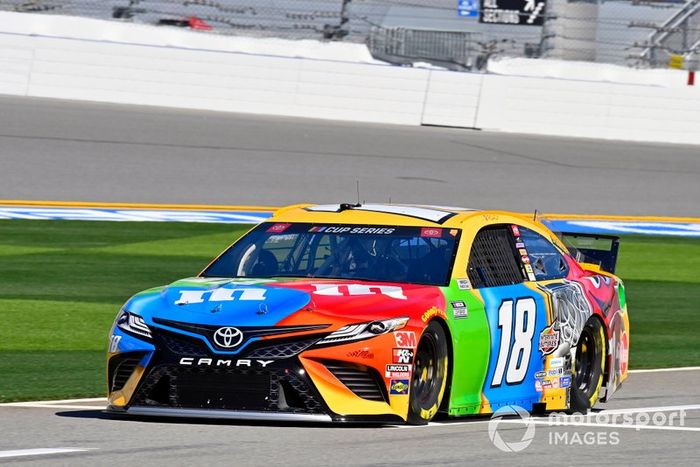 Kyle Busch, Joe Gibbs Racing, Toyota Camry M&M's