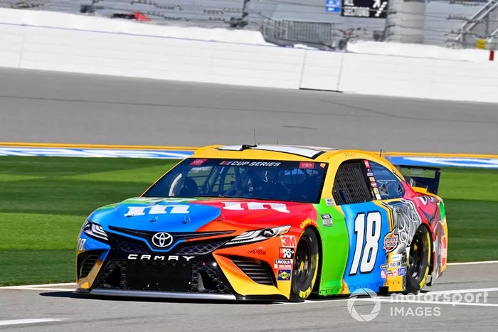 Kyle Busch, Joe Gibbs Racing, Toyota Camry M&M's