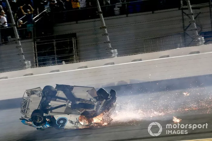 Choque de Ryan Newman, Roush Fenway Racing, Ford Mustang Koch Industries