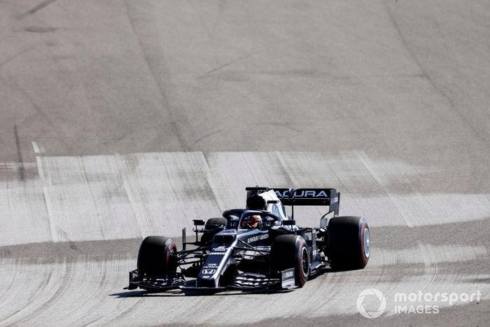 Yuki Tsunoda, AlphaTauri AT02, Pierre Gasly, AlphaTauri AT02