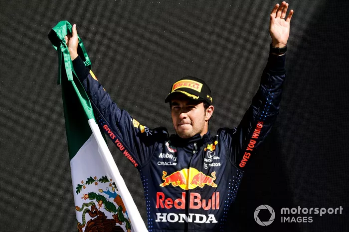 Podio: tercer lugar Sergio Pérez, Red Bull Racing