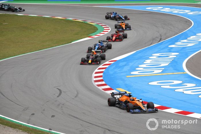Daniel Ricciardo, McLaren MCL35M, Sergio Perez, Red Bull Racing RB16B, Esteban Ocon, Alpine A521, Carlos Sainz Jr., Ferrari SF21, Lando Norris, McLaren MCL35M, y Fernando Alonso, Alpine A521
