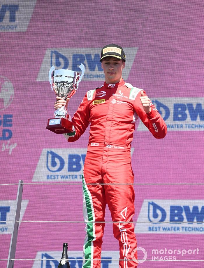 Podio: segundo lugar Olli Caldwell, Prema Racing