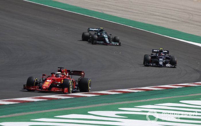 Charles Leclerc, Ferrari SF21, Pierre Gasly, AlphaTauri AT02, Sebastian Vettel, Aston Martin AMR21