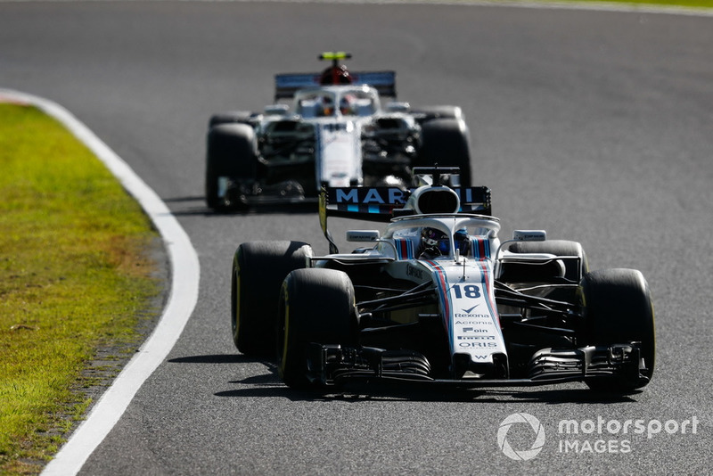 Lance Stroll, Williams FW41, precede Charles Leclerc, Sauber C37