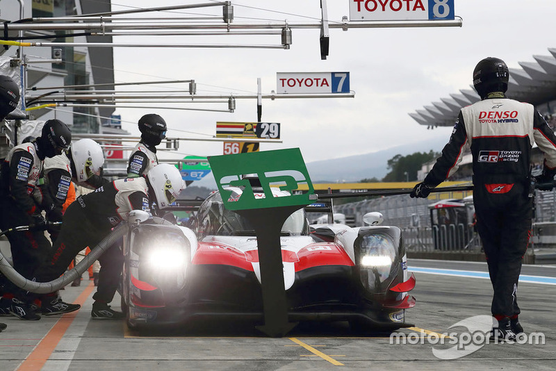 #8 Toyota Gazoo Racing Toyota TS050: Sebastien Buemi, Kazuki Nakajima, Fernando Alonso, en pitlane