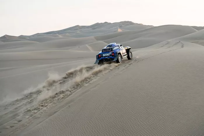 #300 X-Raid Mini JCW Team: Carlos Sainz, Lucas Cruz