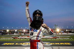 Race winner Kevin Harvick, Stewart-Haas Racing, Ford Fusion Mobil 1