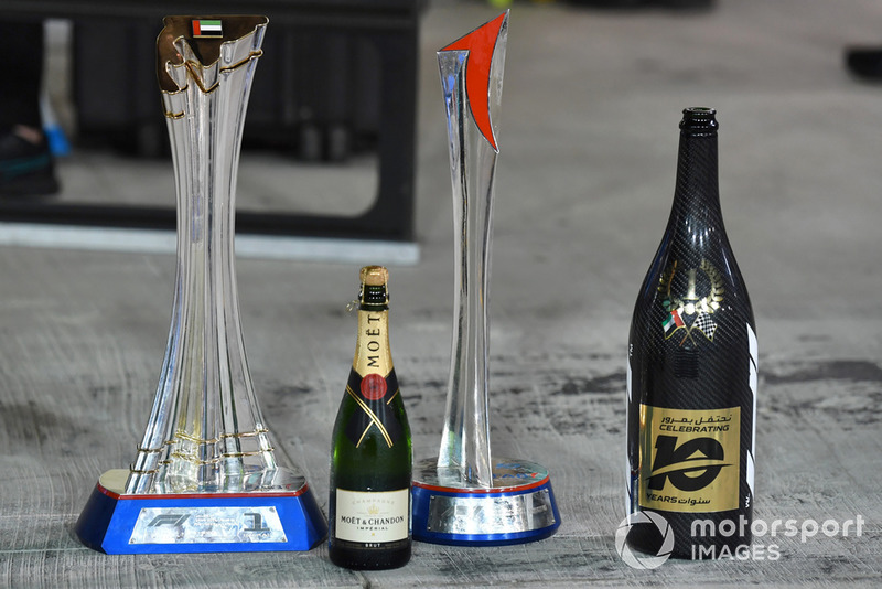 Trofeos y champagne