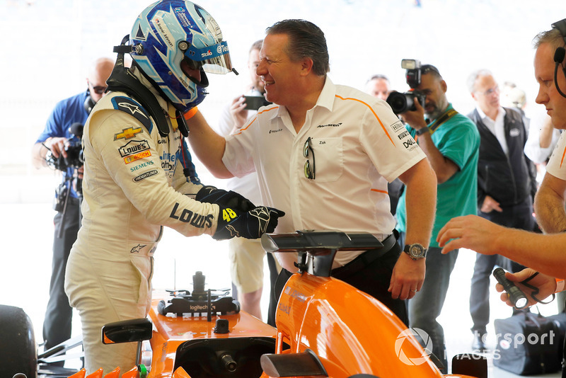 Jimmie Johnson dans la McLaren et Zak Brown