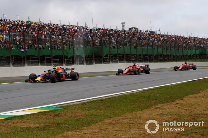 Max Verstappen, Red Bull Racing RB14, Kimi Raikkonen, Ferrari SF71H y Sebastian Vettel, Ferrari SF71H 