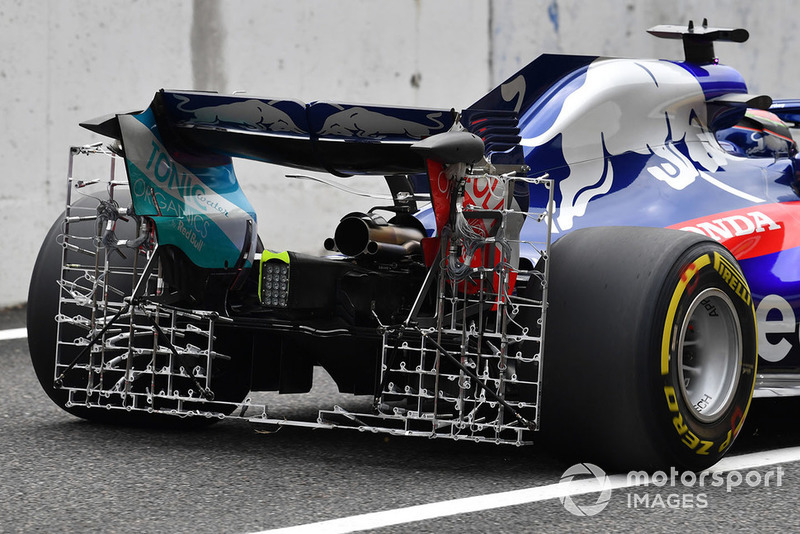 El STR13 de Scuderia Toro Rosso STR13 con el sensor aerodinámico trasero.
