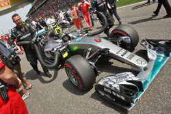 Nico Rosberg, Mercedes AMG F1 Team W07 in griglia