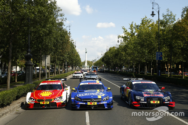 The cars with Augusto Farfus, BMW Team MTEK, BMW M4 DTM, Paul Di Resta, Mercedes-AMG Team HWA, Merce