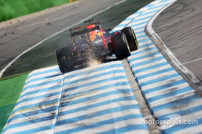 Max Verstappen, Red Bull Racing RB12 sends sparks flying