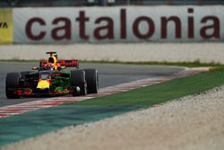 Max Verstappen, Red Bull Racing RB13, con flujo sobre la pintura