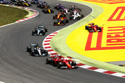 Sebastian Vettel, Ferrari SF70H, Lewis Hamilton, Mercedes AMG F1 W08, Valtteri Bottas, Mercedes AMG F1 W08, the rest of the field as Kimi Raikkonen, Ferrari SF70H, runs wide after contact