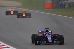 Даниил Квят, Scuderia Toro Rosso STR12, Макс Ферстаппен, Red Bull Racing RB13, Фернандо Алонсо, McLa