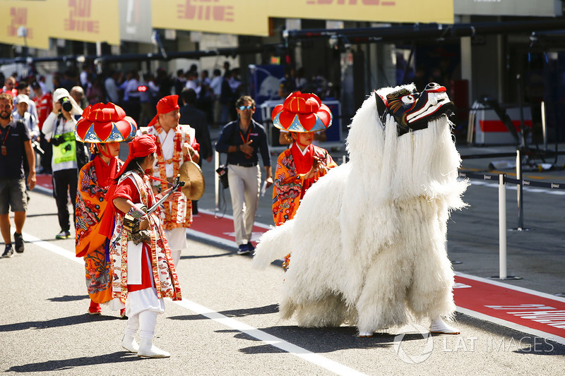 Típica celebração japonesa antes da corrida
