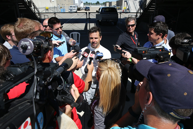 Oriol Servia being interviewed by the media