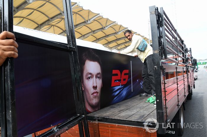 El nombre de Daniil Kvyat, Scuderia Toro Rosso es eliminado