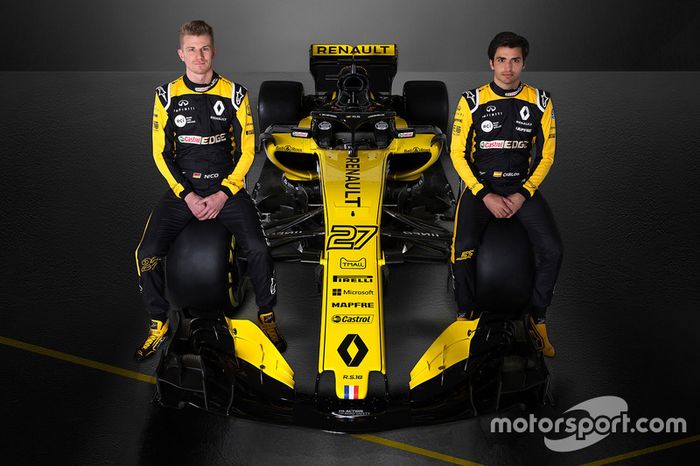 Nico Hülkenberg en Carlos Sainz Jr. poseren bij de R.S.18