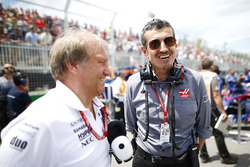 Bob Fernley, team principal adjoint de Force India, et Günther Steiner, Team Principal, Haas F1, sur la grille