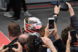 Yarış galibi Lewis Hamilton, Mercedes-AMG F1 W09 EQ Power+, parc ferme