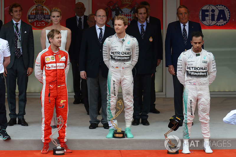 Podium: winnaar Nico Rosberg, Mercedes AMG F1, tweede Sebastian Vettel, Ferrari, derde Lewis Hamilton, Mercedes AMG F1