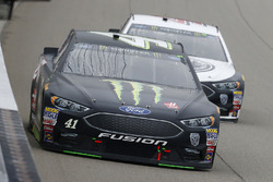Kurt Busch, Stewart-Haas Racing, Ford Fusion Monster Energy / Haas Automation and Kevin Harvick, Stewart-Haas Racing, Ford Fusion Jimmy John's